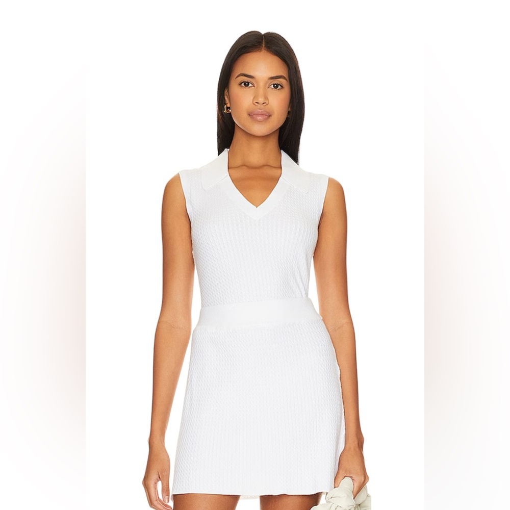 WeWoreWhat Solid V-Neck Tank Top in Optic White Size M